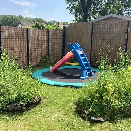 Casa de Férias Authentiek Chalet Met Grote Tuin, Dichtbij Sauna